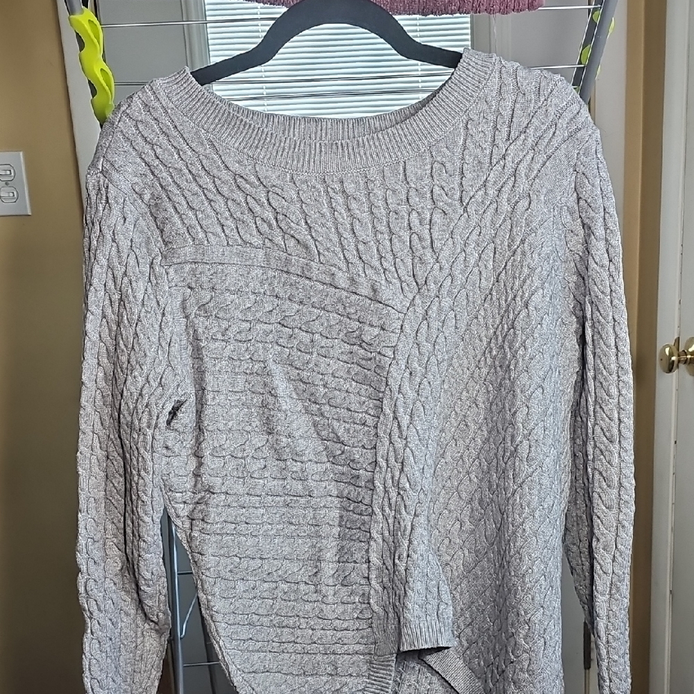 Elegant Cable Knit Sweater - Cream